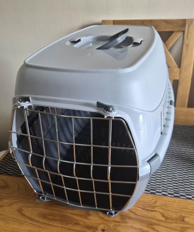 LARGE PET CARRIER - FOR LARGE CAT OR VERY SMALL PUPPY