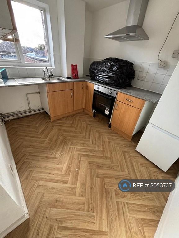 2 bedroom flat in High Street North, Dunstable, LU6 (2 bed) (#2053737)