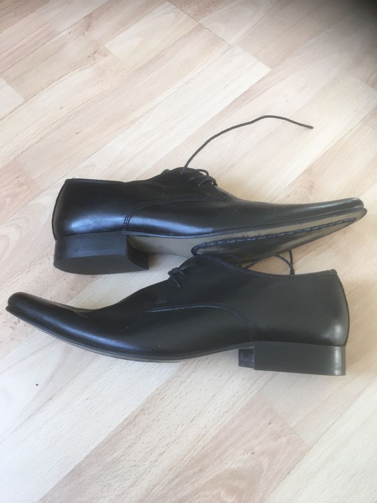 2 pairs of mens shoes size 8