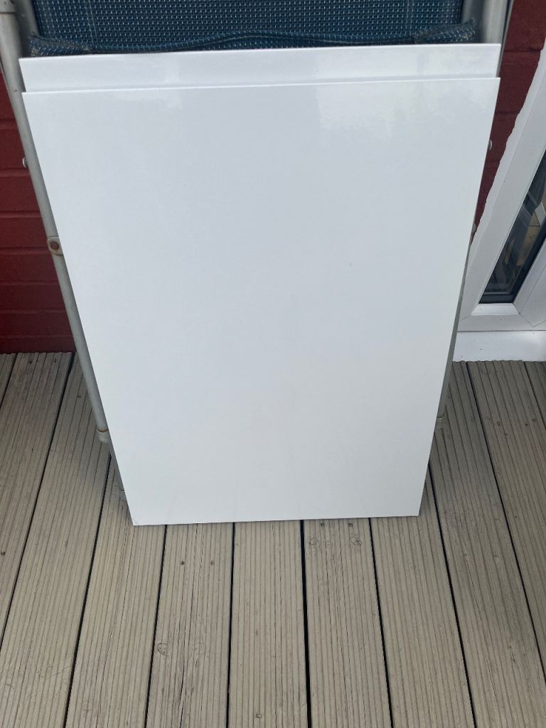 One Cupboard door Integrated handle 