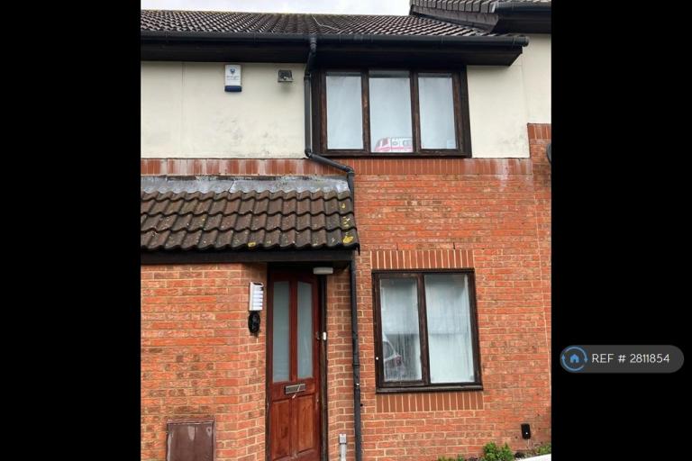 2 bedroom house in Hayes Road, Greenhithe, DA9 (2 bed) (#2811854)