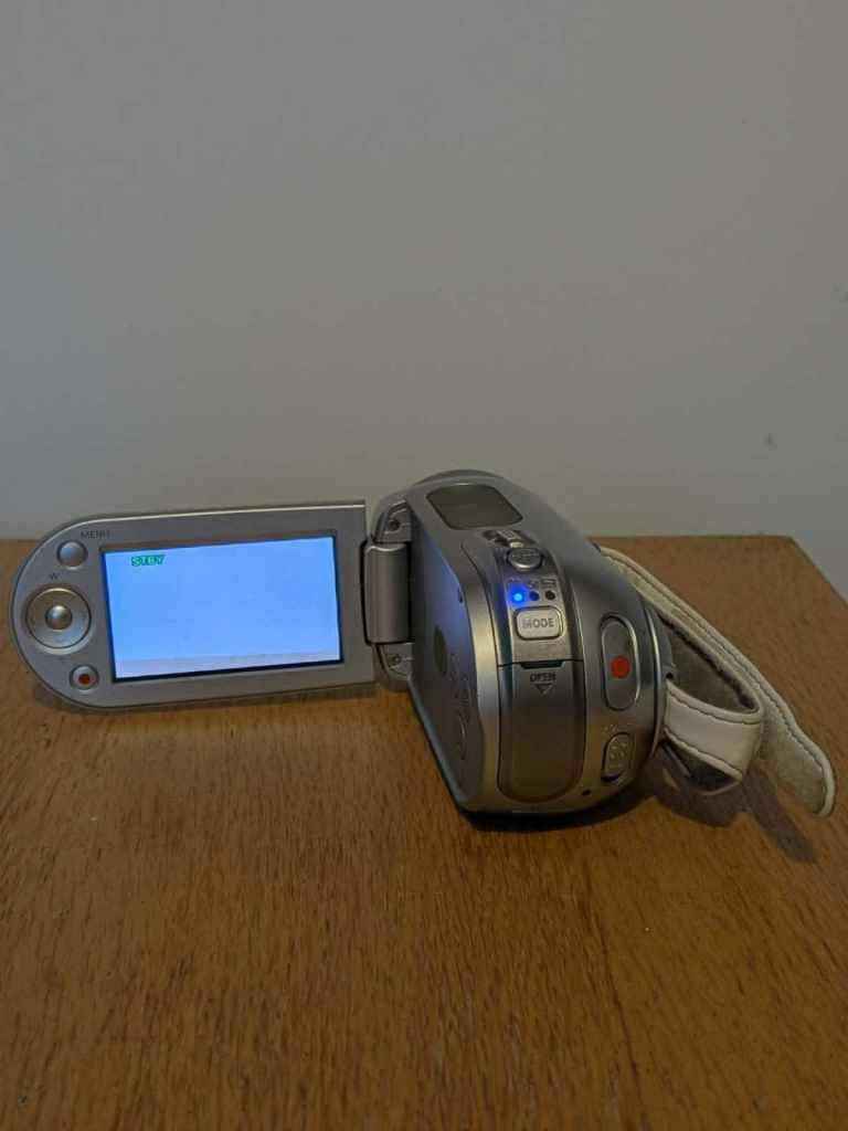 Samsung SMX-F30SP Handheld High Definition Camcorder Silver Tested