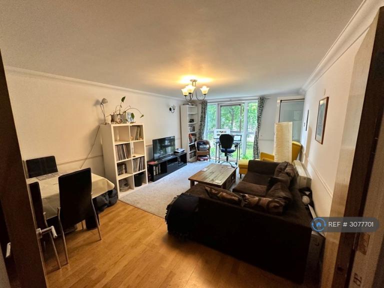2 bedroom flat in Thistley Court, London, SE8 (2 bed) (#3077701)