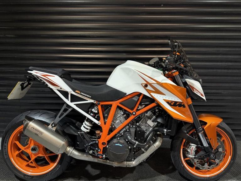 KTM 1290 SUPER DUKE R AKRAPOVIC SPECIAL EDITION GENUINELY IMMACULATE -MUST SEE 2