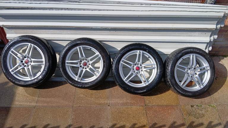 Alloy wheels with tyres
