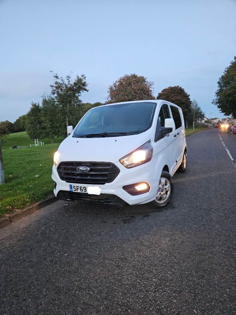 69/ reg Transit Custom crew van 6 seats eco_tech 2.0 ulez comp sim vivaro trafic sprinter relay