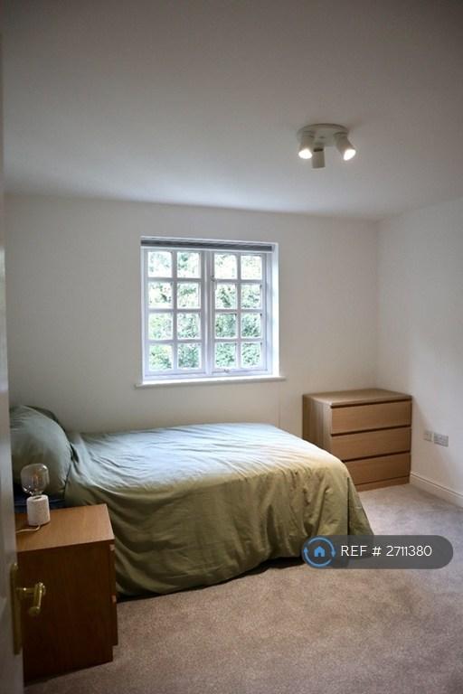 2 bedroom flat in Hadfield Close, Manchester, M14 (2 bed) (#2711380)