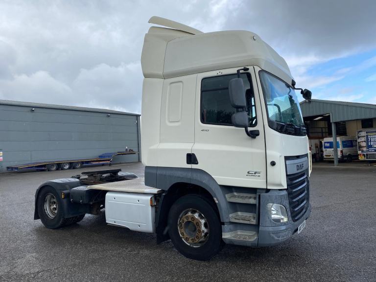 2017/17 DAF CF CF 4X2 HIGH ROOF SLEEPER TRACTOR UNIT