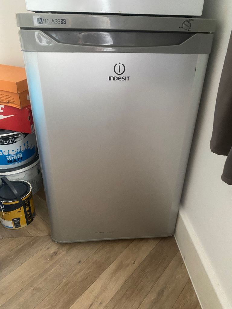 Indesit Freestanding Fridge – Silver, Good Condition