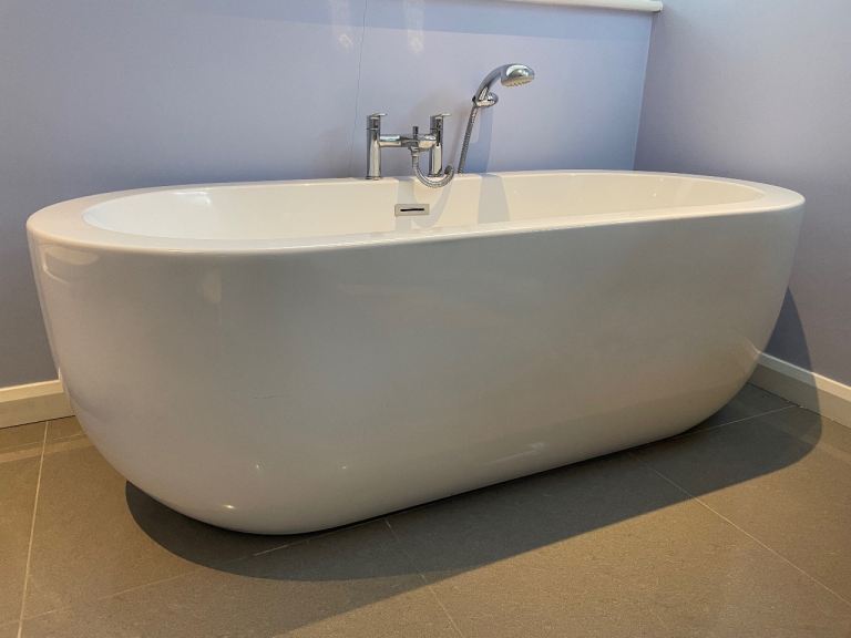 Freestanding modern bath