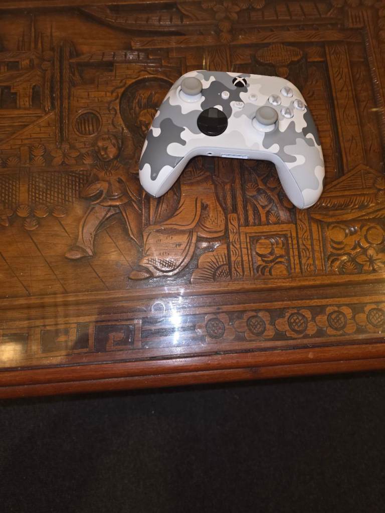 For sale Xbox controller for s and x