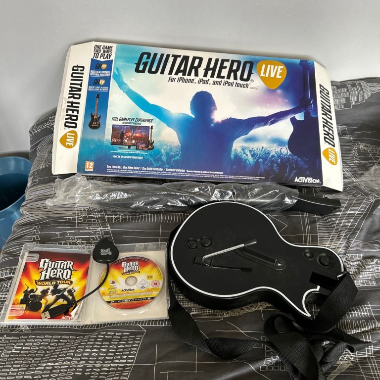Guitar Hero Live PS3  With Game World Tour and Guitar Controller  & Dongle  & Strap In Original Box