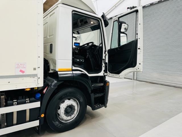 Iveco Stralis 310 Euro 6 6x2 Box Van