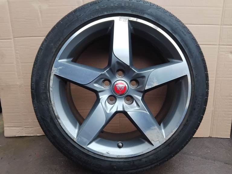 JAGUAR XE R SPORT Original 18in ALLOY WHEEL 7.5Jx18 Pirelli 225 45 18 Tyre