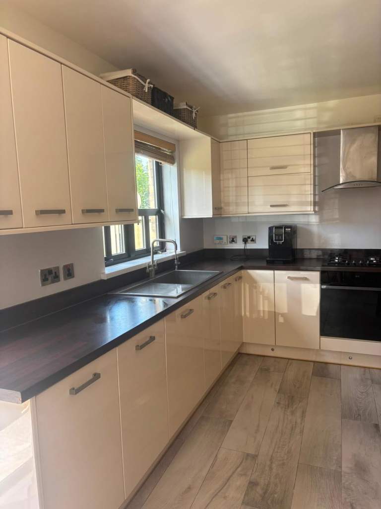 Cream Gloss Kitchen Units with Dark Worktops – Good Condition