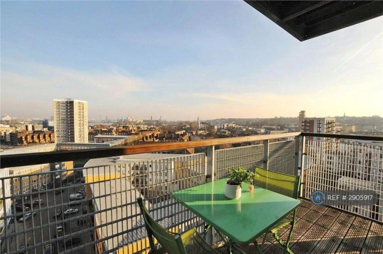 2 bedroom flat in Tarves Way, London, SE10 (2 bed) (#2905917)