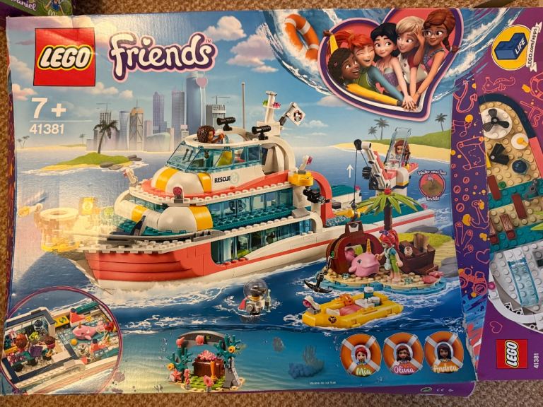 Lego Friends rescue boat