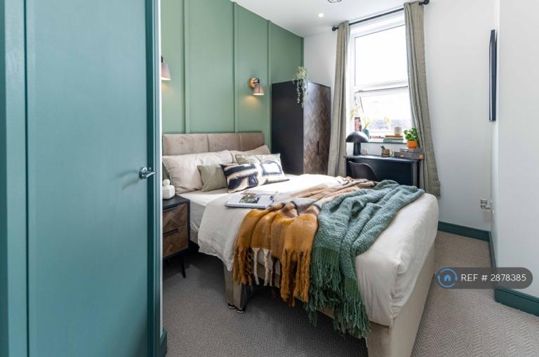 1 bedroom in Monmouth Avenue, Bury, BL9 (#2878385)