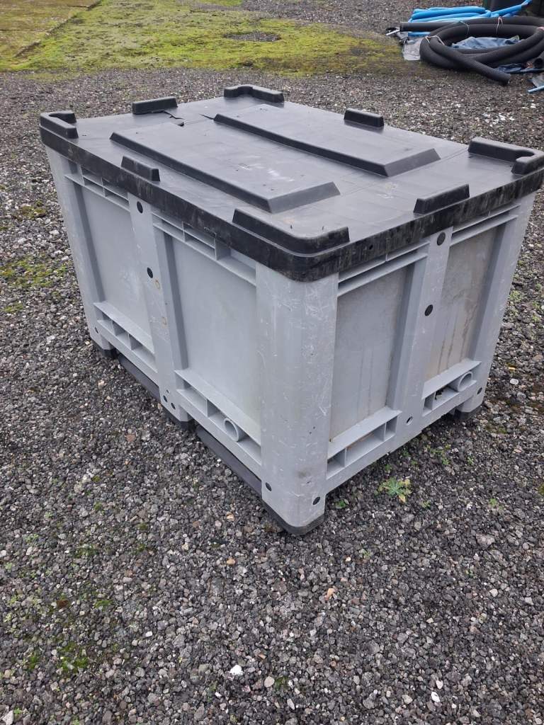 Industrial battery storage container