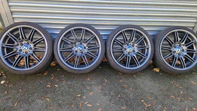 Genuine 19" Bmw e90 e91 e92 Mv4 style 225M 5x120 Staggered Alloys Wheels