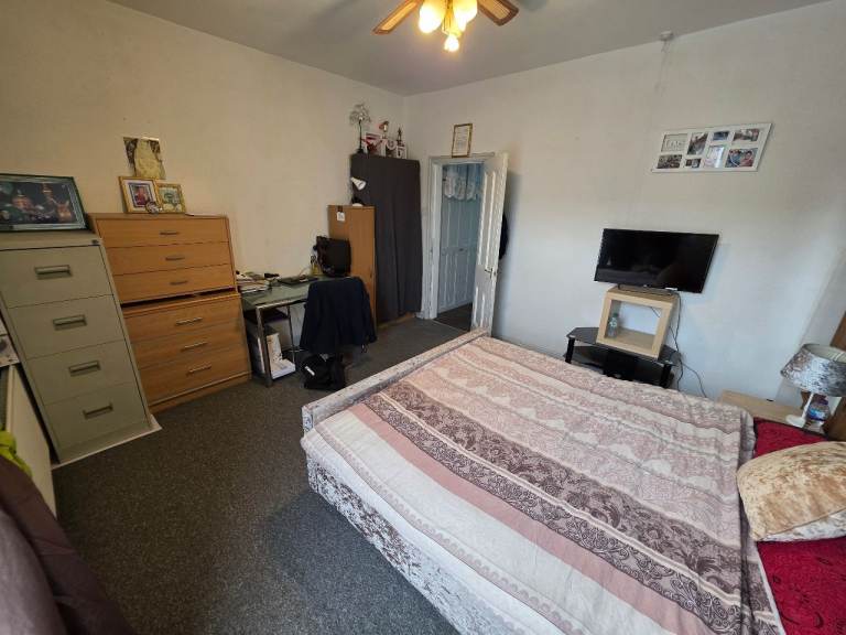 3 bedroom property to rent in Bury, bl9 6ly