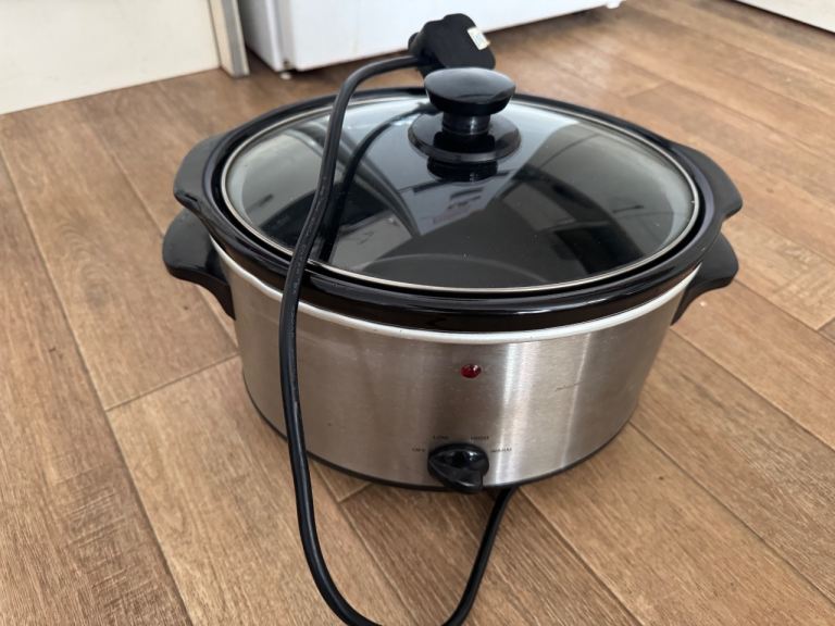 Slow cooker 