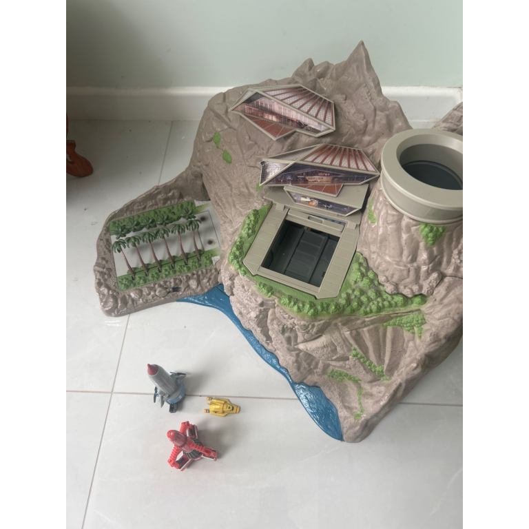 Thunderbirds Tracy island with accessories 