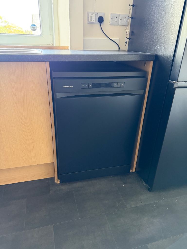 Hisense Black Dishwasher – Digital Display – Excellent Condition
