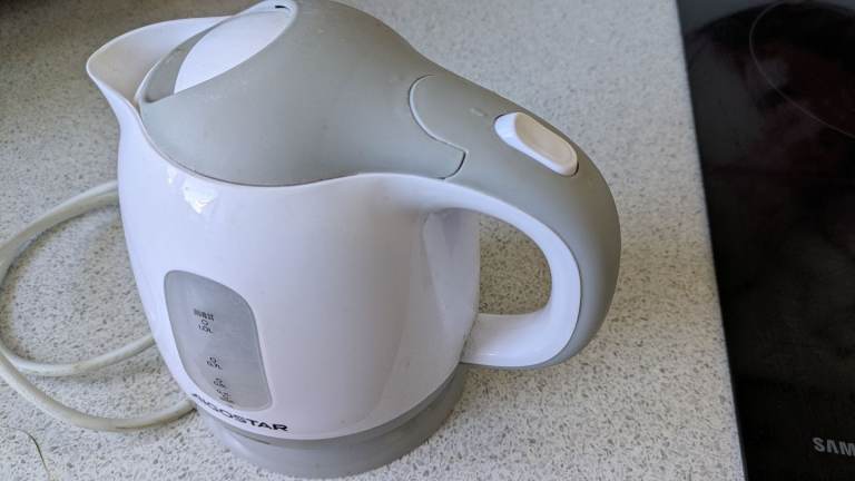 Cordless low wattage kettle for caravan / motorhome