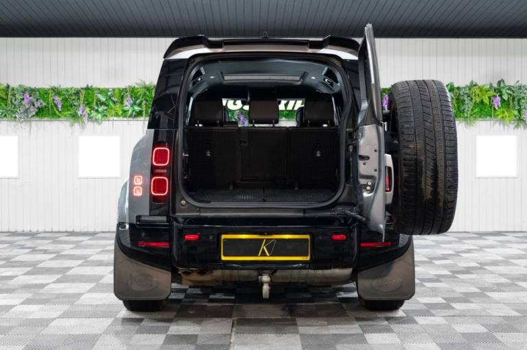 2021 Land Rover Defender 3.0 D300 MHEV X-Dynamic HSE SUV 5dr Diesel Auto 4WD Euro 6 (s/s) (300 ps...