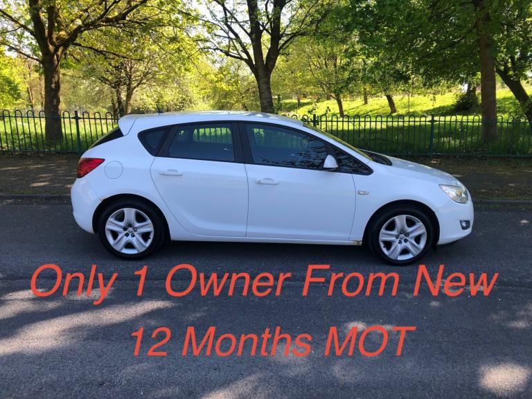2011 Vauxhall Astra 1.4i 16V Exclusiv 5dr HATCHBACK Petrol Manual