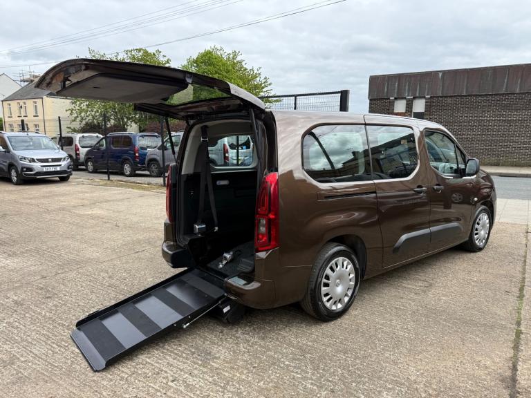 2020 CHOCOLATE BROWN VAUXHALL COMBO XL 1.2 PETROL WHEELCHAIR VEHICLE WAV 