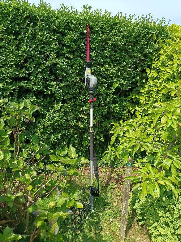 Large hedge trimmer never used