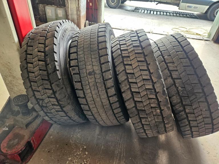295 60R 22.5 tyres/wheels