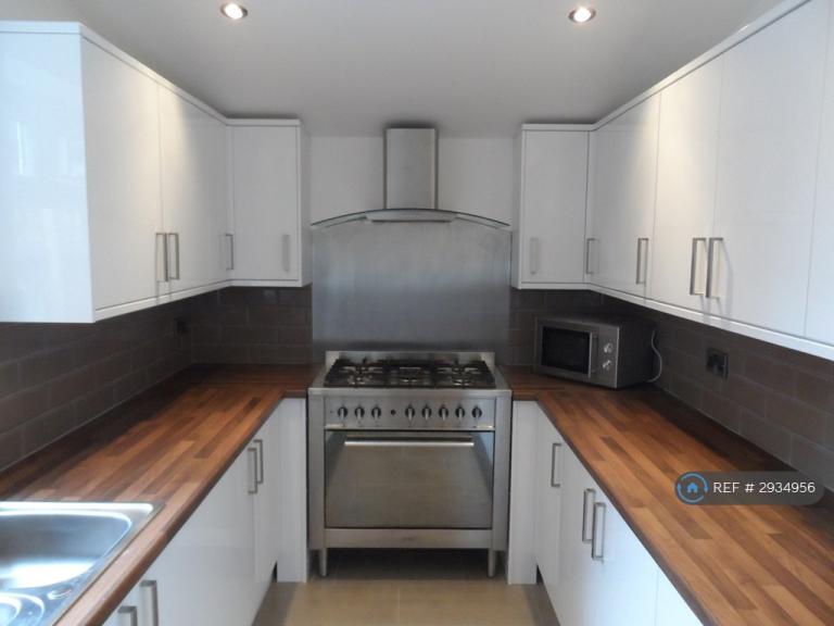 6 bedroom house in Hibbert Street, Manchester, M14 (6 bed) (#2934956)