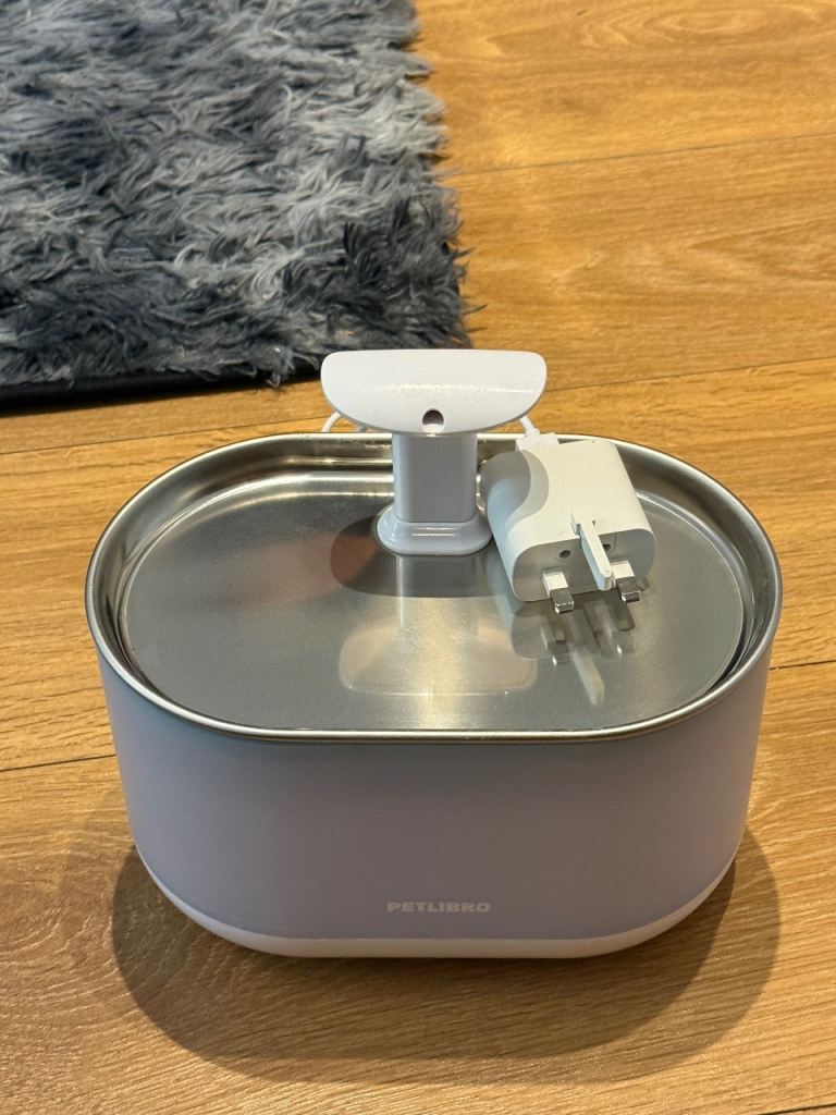 Petlibro cat water fountain with free filters 