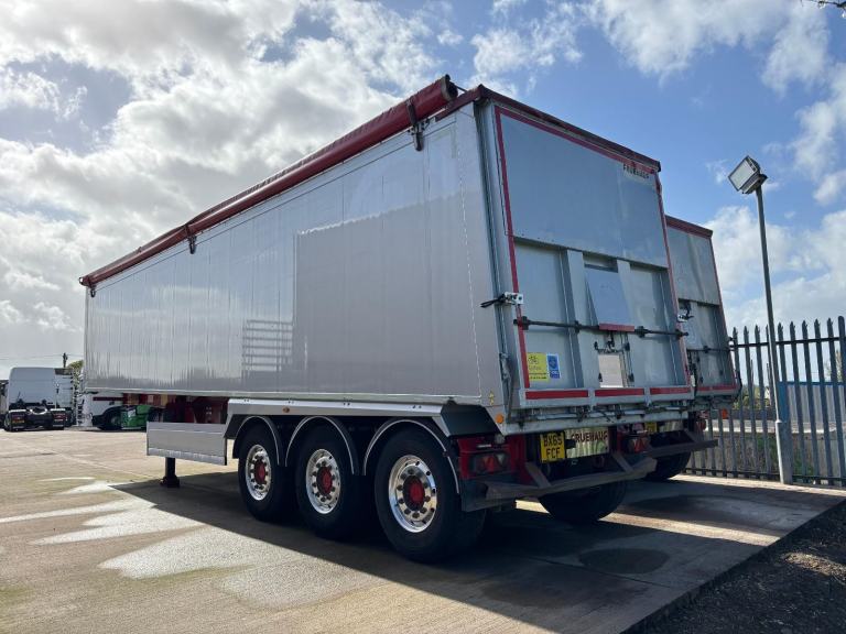 Fruehauf bulk tipping trailer Rear lift axle Auto cover tested 2027 