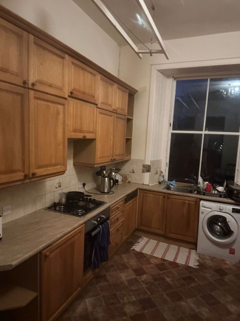 Double room for rent in beautiful large 4 bedroom flat in  MORNINGSIDE