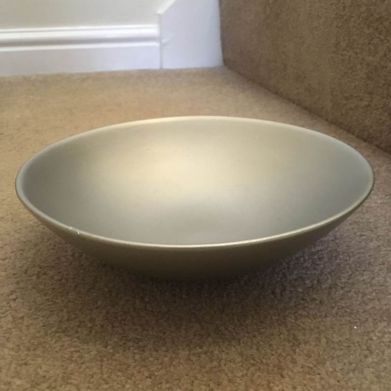 Silver painted ceramic bowl to display items not 22cm dia x 8cm deep