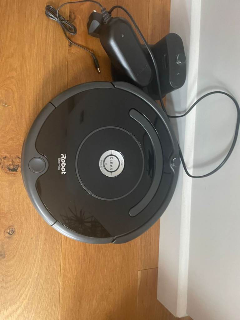 iRobot Roomba 671 Robotic Vacuum Cleaner, Wi-Fi App Control, very good condition.