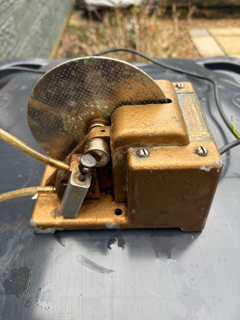 Vintage aquarium air pump