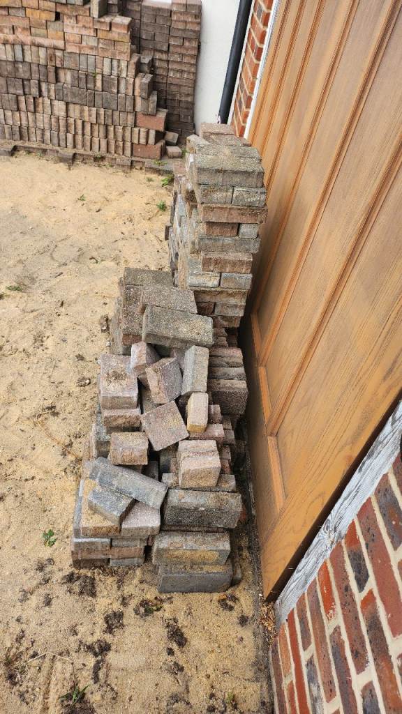 FREE Reclaimed Bricks – Good Condition, Various Shades