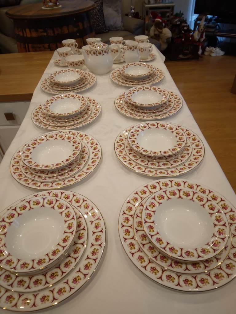 Berkshire English fine bone china 60 piece  dinner set tea set and coffee set £60