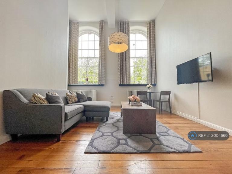 1 bedroom flat in Mcdonald Road, Edinburgh, EH7 (1 bed) (#3004669)