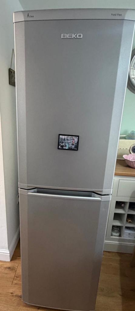 BEKO FROST FREE FRIDGE FREEZER 50/50