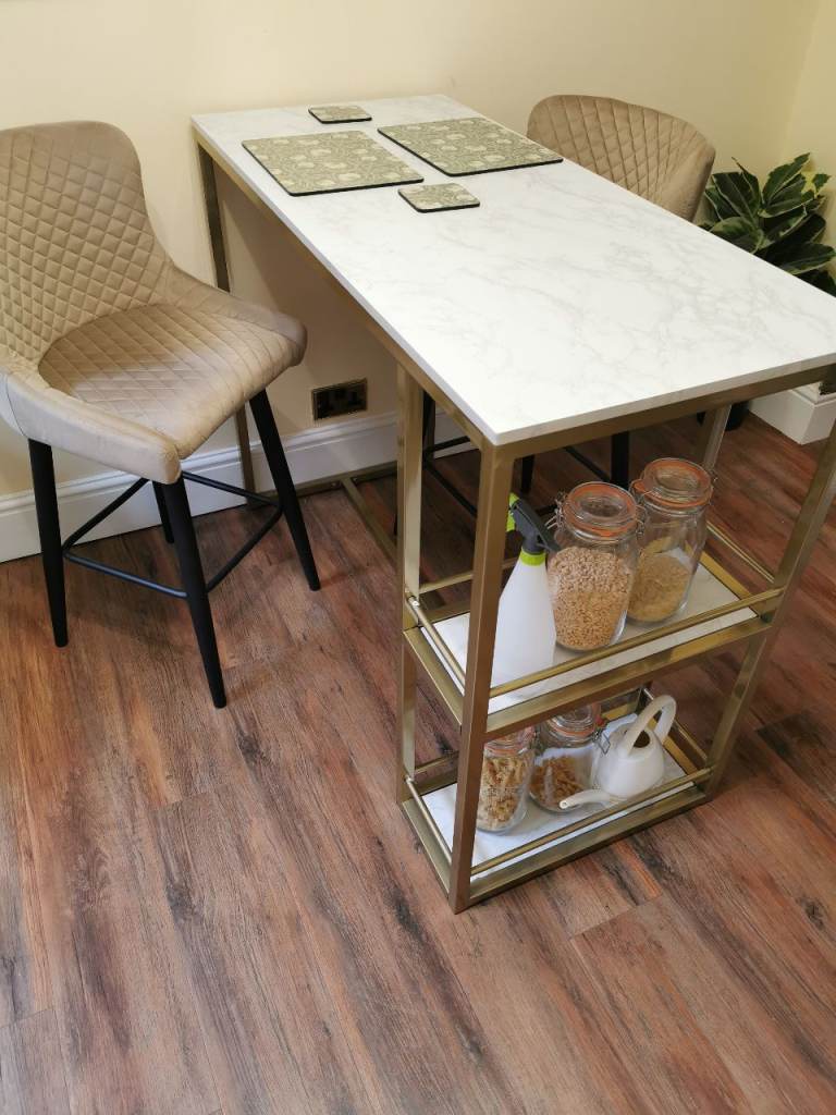 Kitchen Bar and Stools