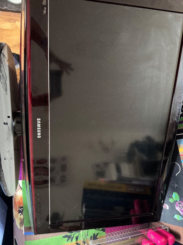 Samsung TV Black, Good Condition 32” 