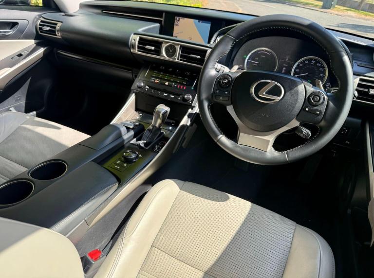 2014 Lexus IS 2.5 300h Luxury E-CVT Euro 5 (s/s) 4dr SALOON Petrol/Electric Hybrid Automatic
