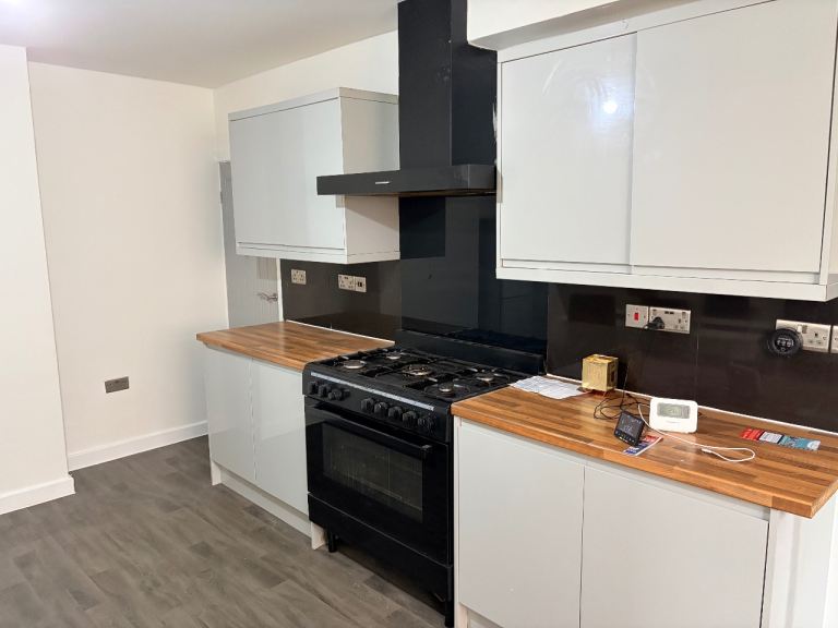 5 Bed 2 Bath 2 Reception in Heston