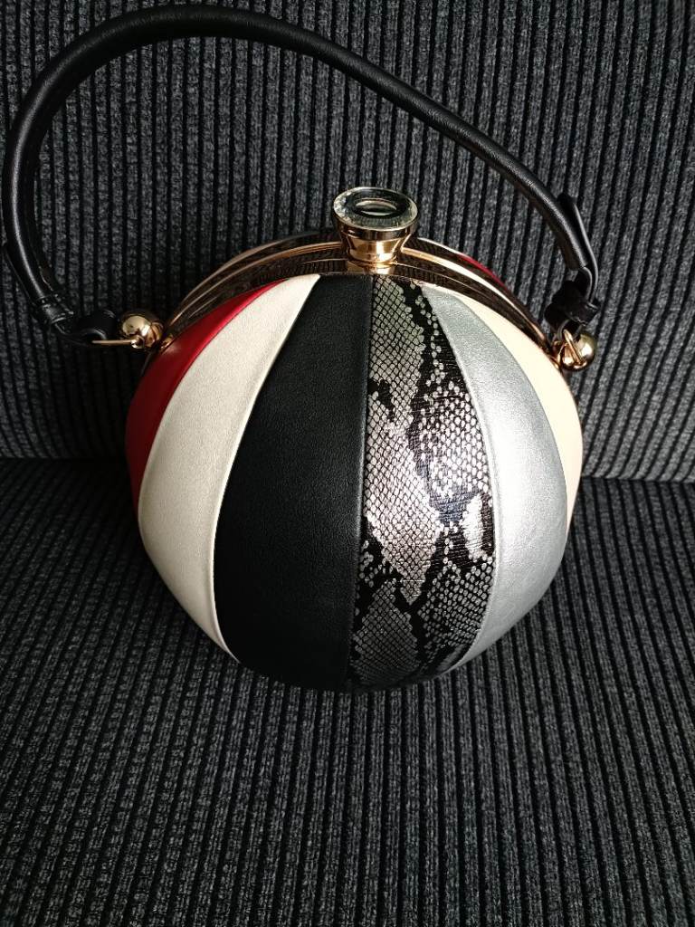 Brand 🆕 ladies handbag shape of a beach ball 